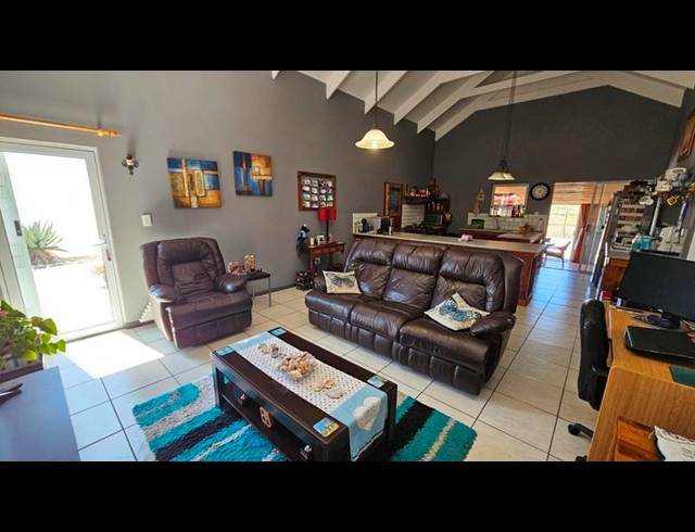 3 BEDROOM HOUSE FOR SALE IN DWARSKERSBOS